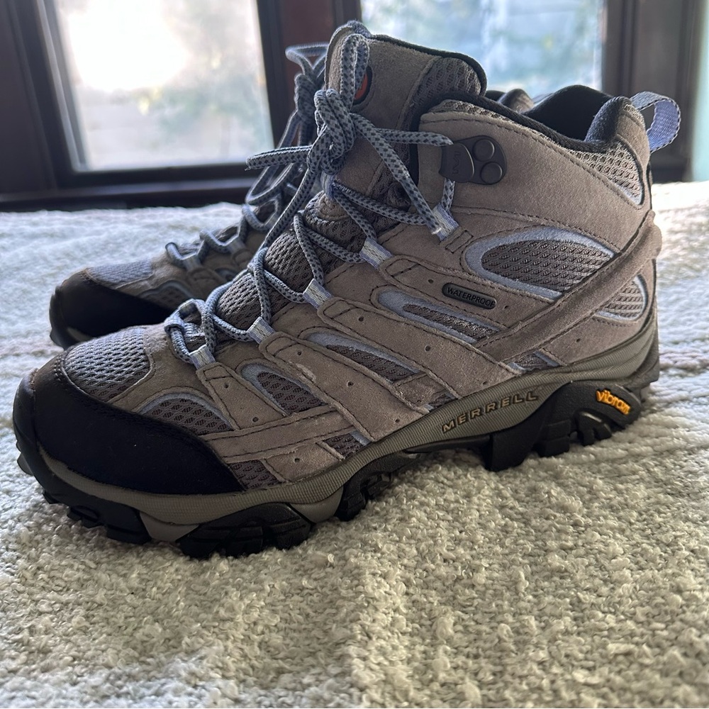 Women’s Moab 3 Mid Waterproof hiking boots